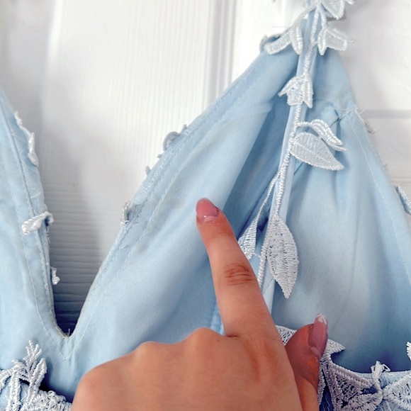 Floral Pastel Blue Appliqué A-Line Princess Tulle V Neck Size 4 - Picture 6 of 8